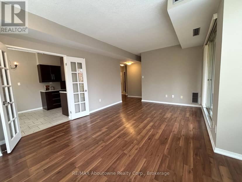 406 - 2511 Lakeshore Road W, Oakville, photo 5
