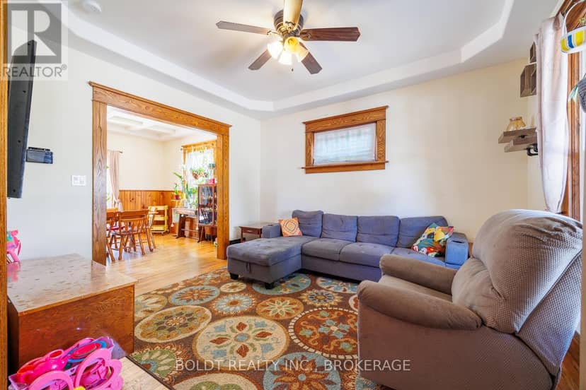 5285 Third Avenue — photo 10 of 28