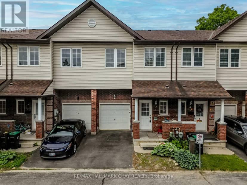 9 - 488 Yonge Street — photo 1 of 27