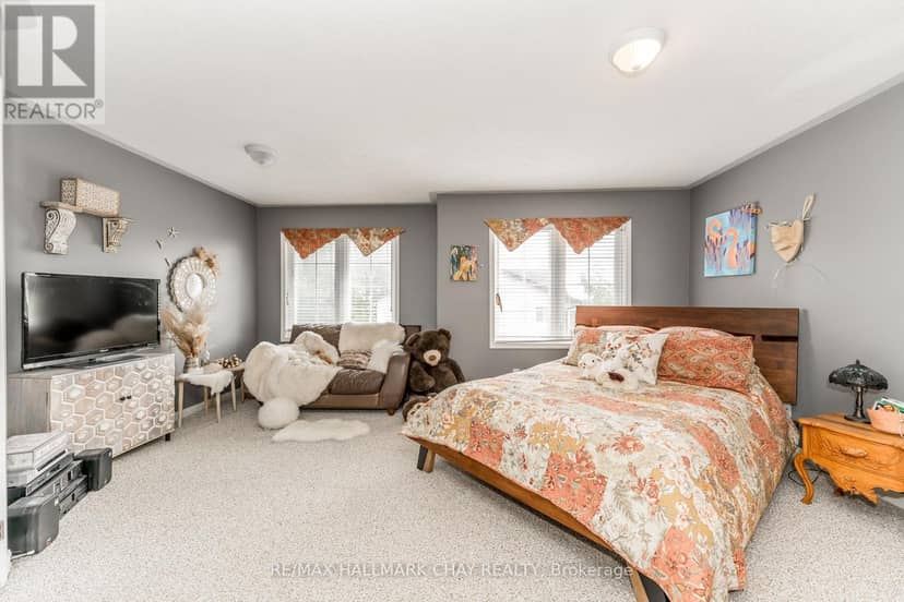 9 - 488 Yonge Street — photo 13 of 27