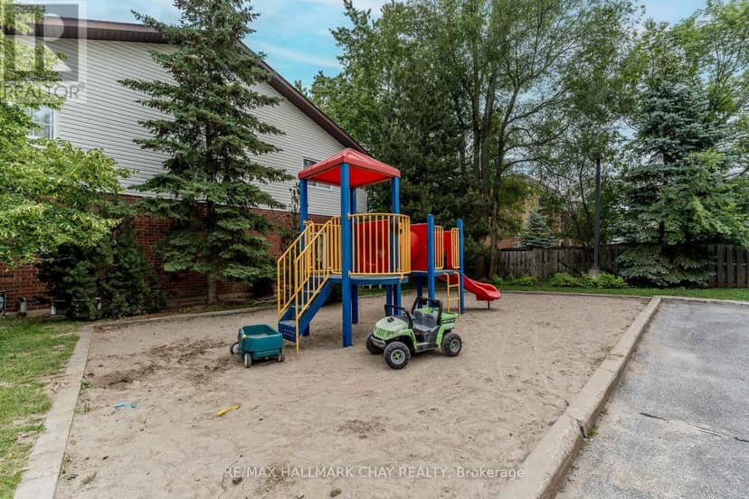 9 - 488 Yonge Street — photo 24 of 27