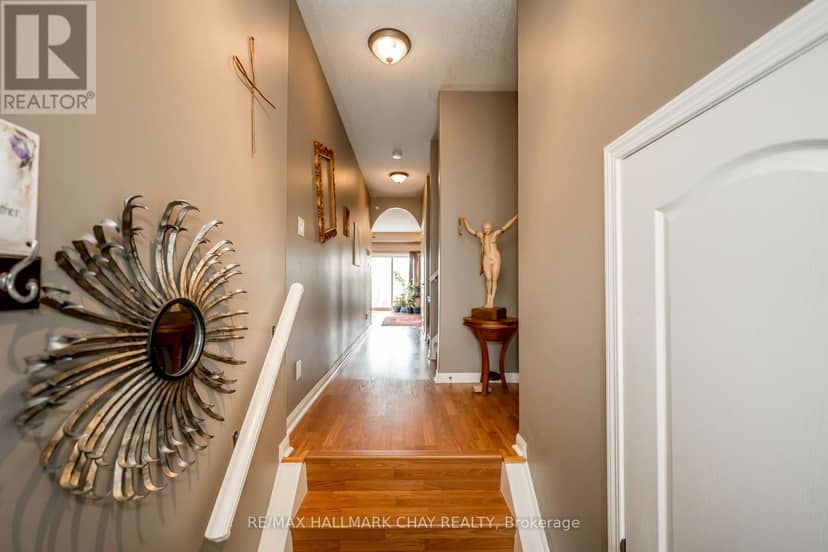 9 - 488 Yonge Street — photo 3 of 27