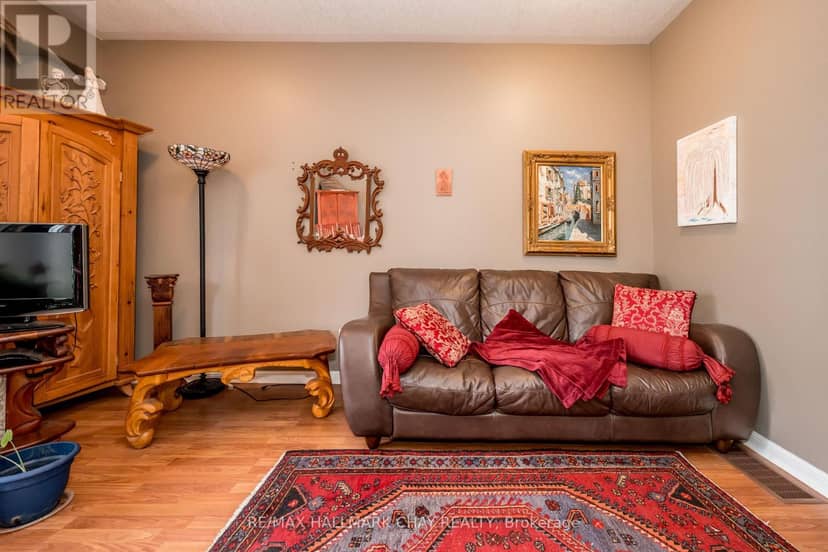 9 - 488 Yonge Street — photo 5 of 27
