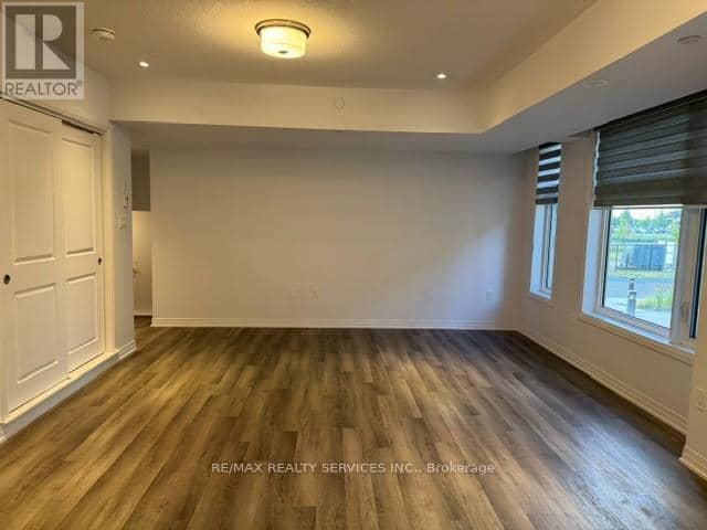 1 - 15 Fieldridge Crescent — photo 4 of 19