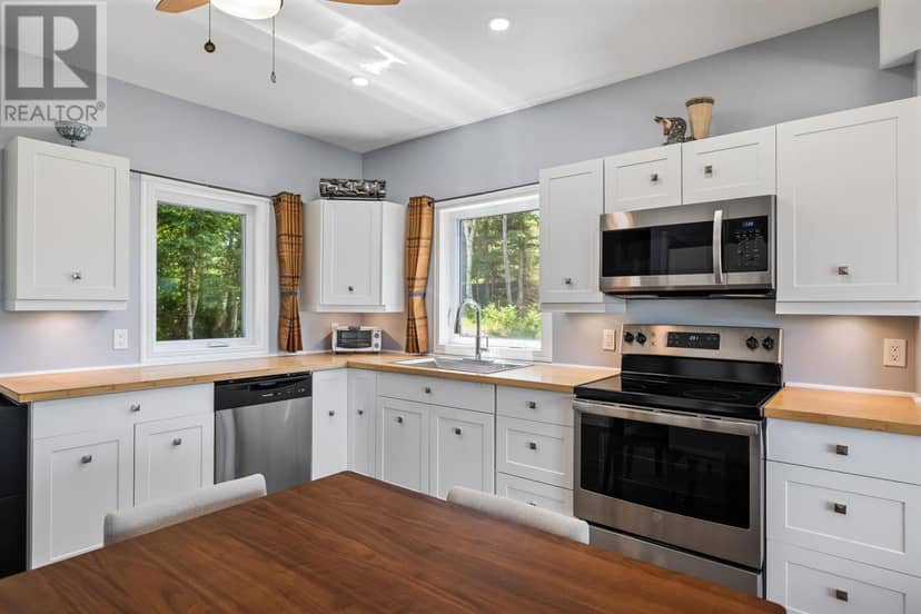 499 South Melville Road — photo 9 of 40