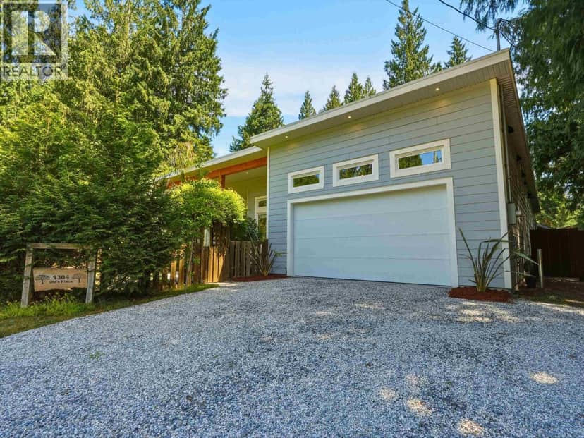 1304 OLES PLACE, Roberts Creek