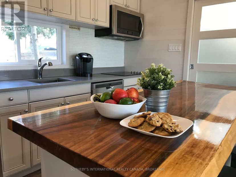 345 Thousand Islands Parkway — photo 10 of 29