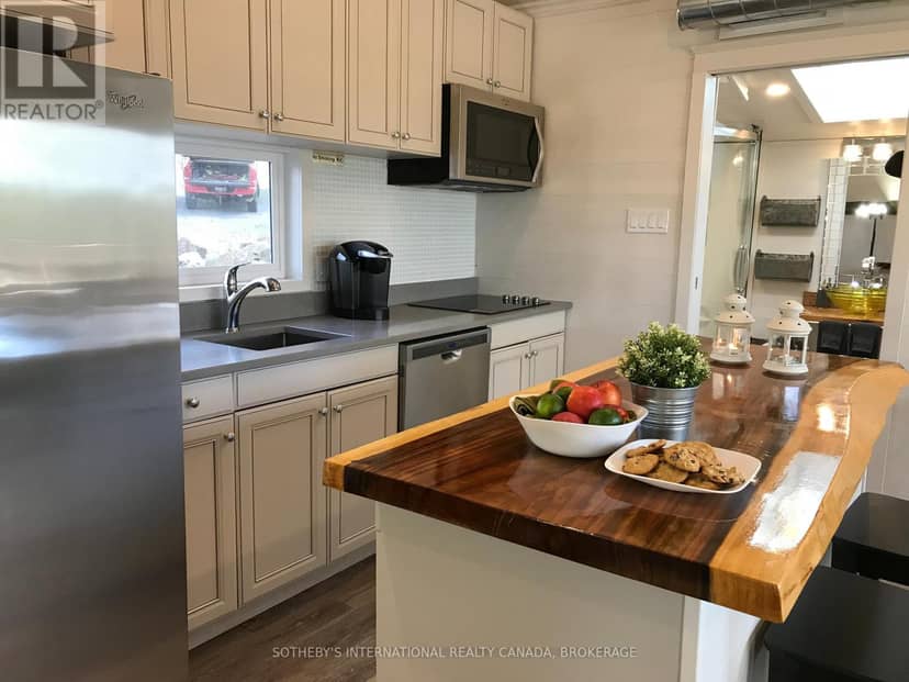 345 Thousand Islands Parkway — photo 11 of 29