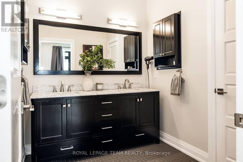 28 George Street — photo 17 of 38