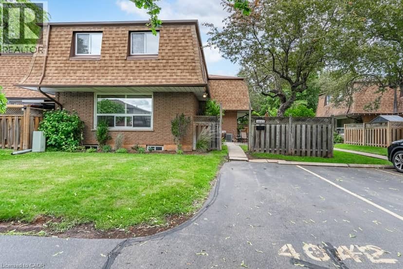 4042 LONGMOOR Drive Unit# 4, Burlington