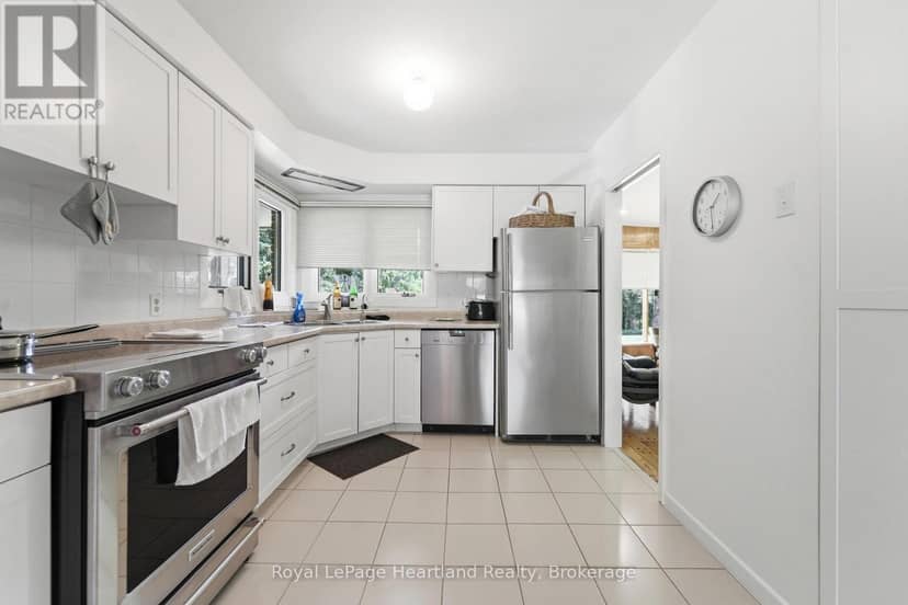 81833 London Road, Central Huron, photo 3
