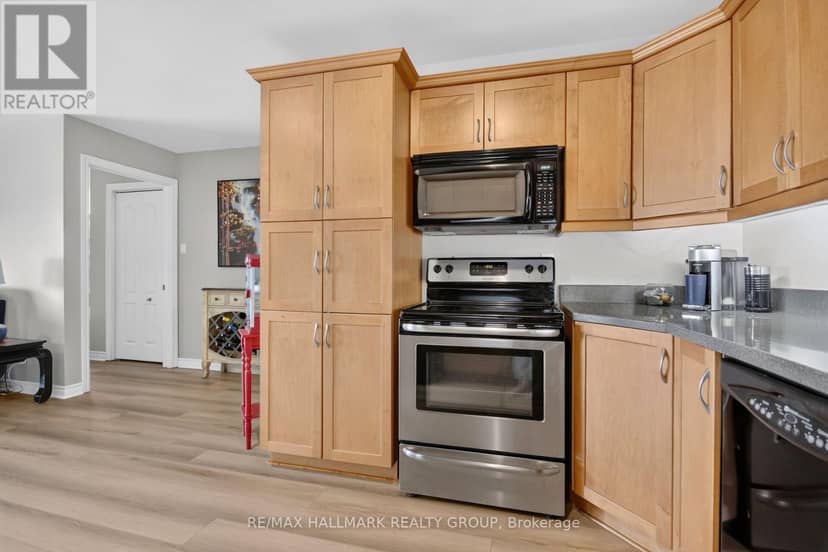7 - 410 King Street E — photo 17 of 40