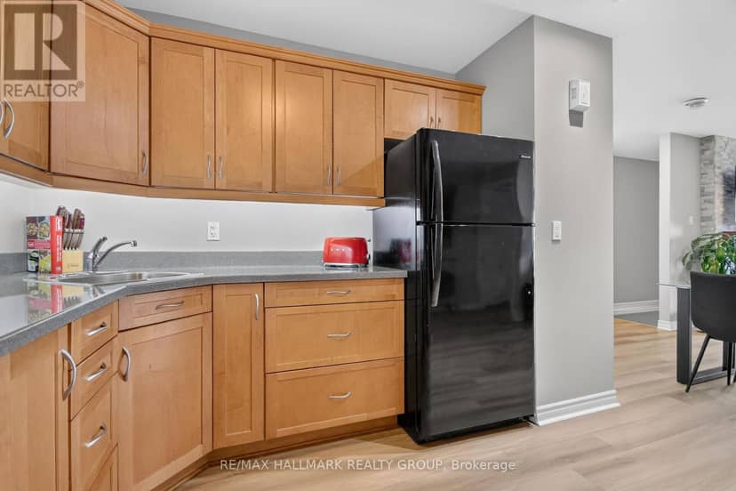 7 - 410 King Street E — photo 19 of 40