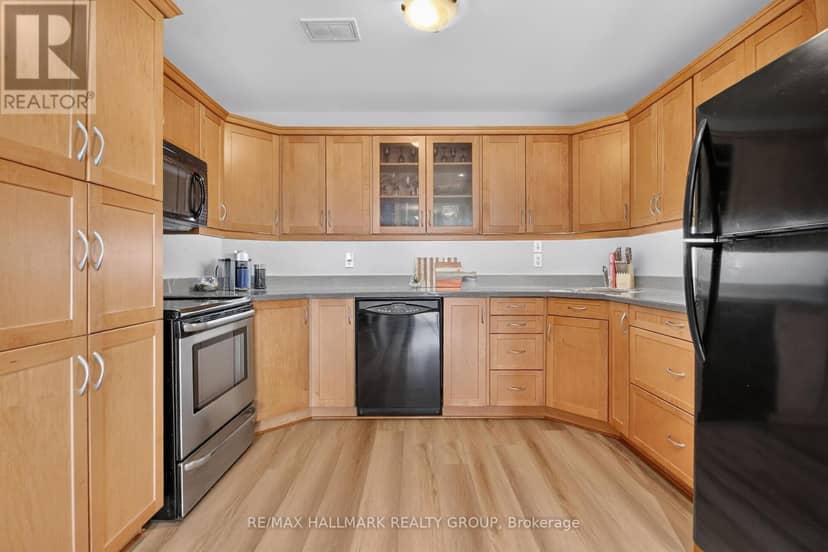 7 - 410 King Street E — photo 20 of 40