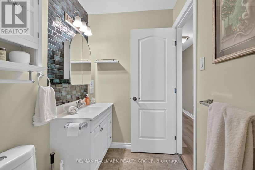 7 - 410 King Street E — photo 31 of 40