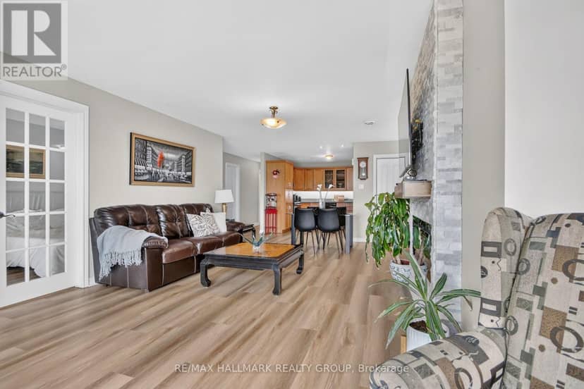 7 - 410 King Street E — photo 9 of 40