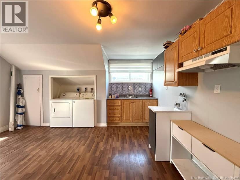 93 39e Avenue — photo 13 of 18