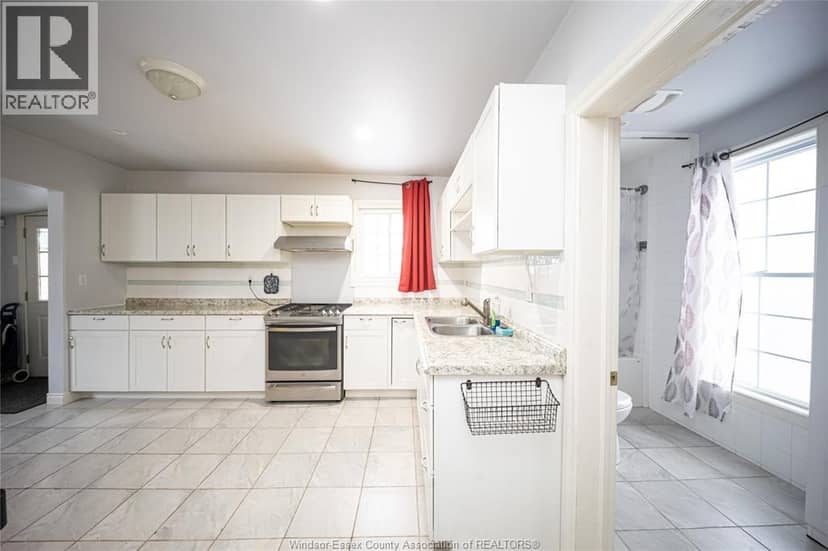 894 University Avenue — photo 17 of 40