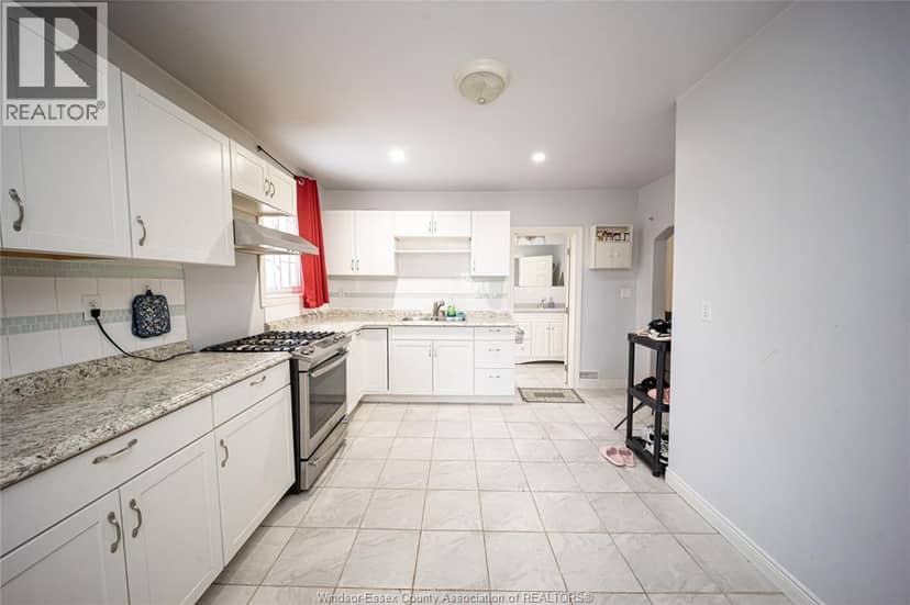 894 University Avenue — photo 25 of 40