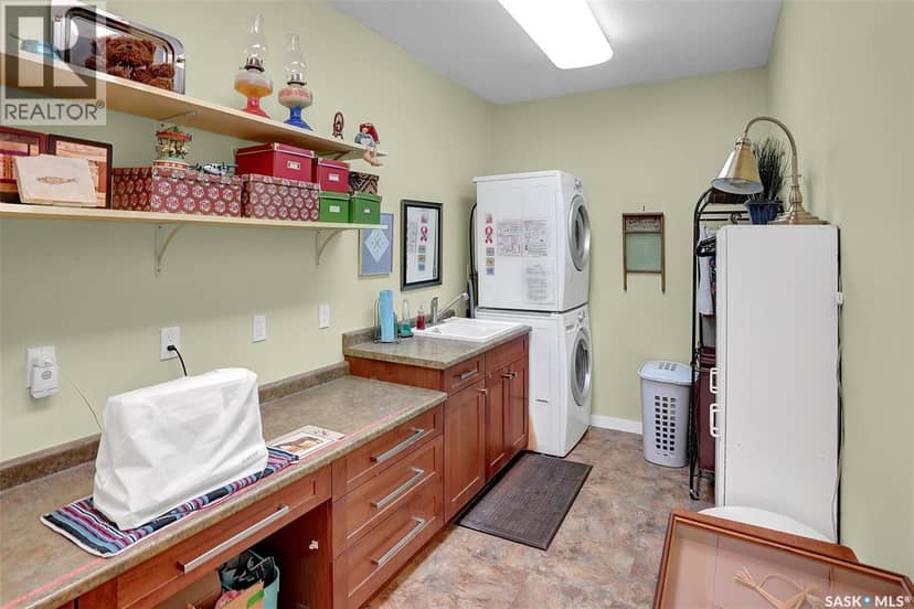 81 Kinsley PLACE — photo 15 of 40