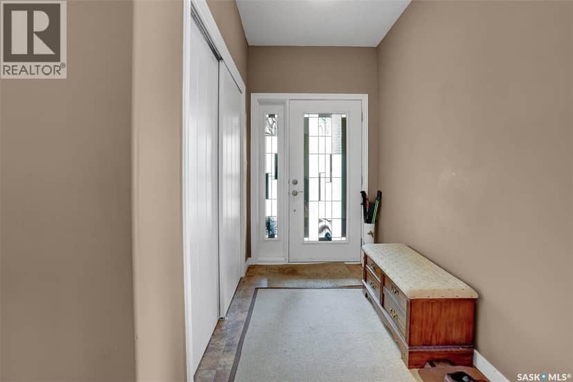 81 Kinsley PLACE — photo 2 of 40