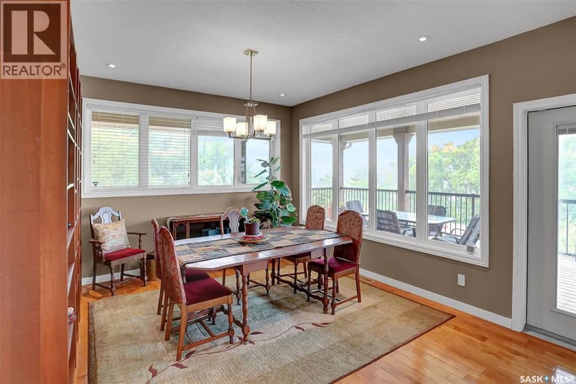 81 Kinsley PLACE — photo 3 of 40