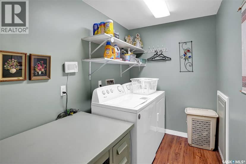 81 Kinsley PLACE — photo 34 of 40