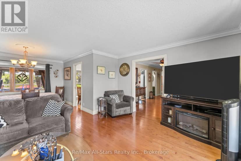 54 Bluewater Avenue — photo 9 of 40