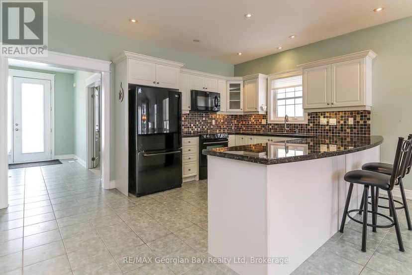 210 Wycliffe Cove — photo 13 of 40