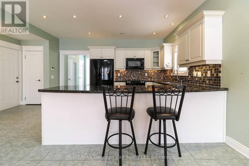 210 Wycliffe Cove — photo 14 of 40