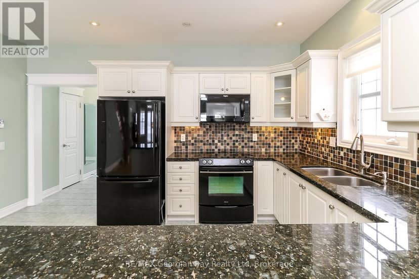 210 Wycliffe Cove — photo 15 of 40
