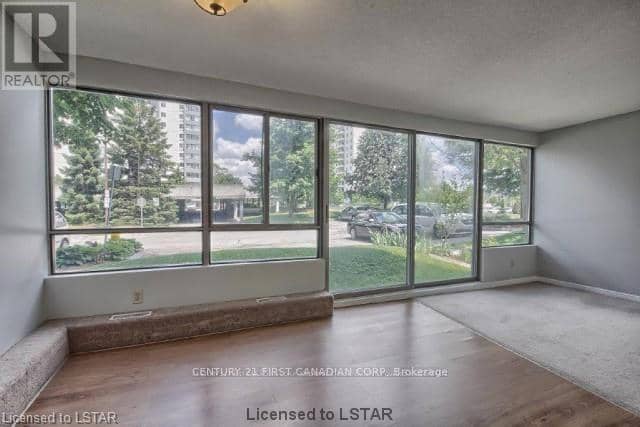 103 - 570 Proudfoot Lane — photo 5 of 9