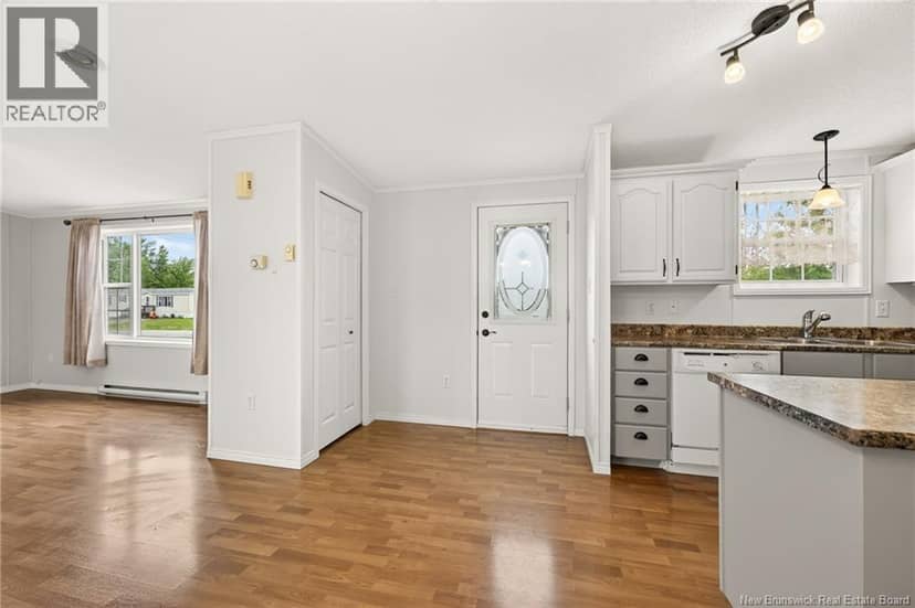 2 Dartmouth Court, Riverview, photo 2