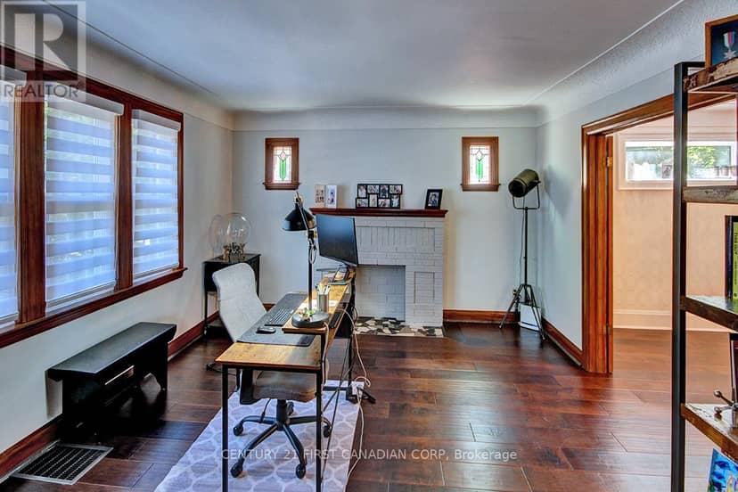 4 Jerseyville Road E — photo 4 of 37