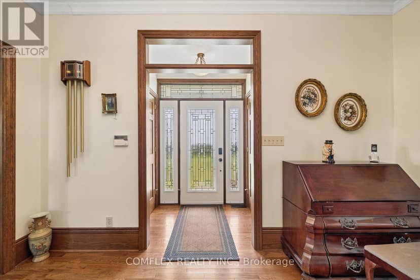 1150 Raglan Road E — photo 10 of 40