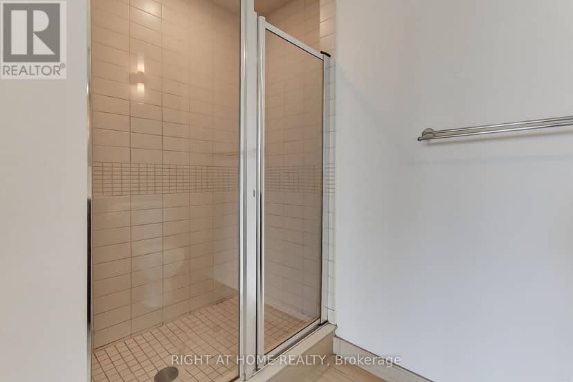 1405 - 28 Linden Street — photo 29 of 40