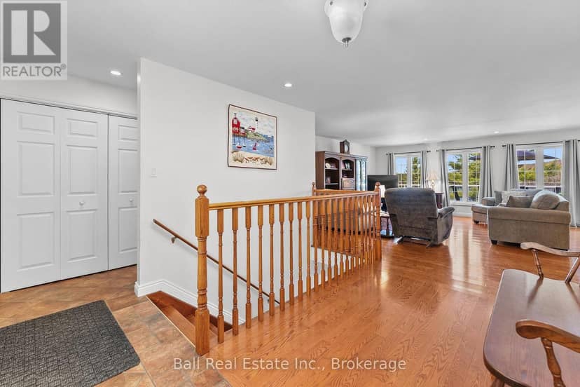 214A Centre Road — photo 15 of 40