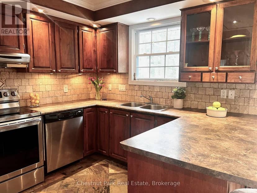 135 Christopher Avenue — photo 4 of 27