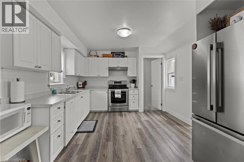 47 SULLIVAN Avenue — photo 15 of 38