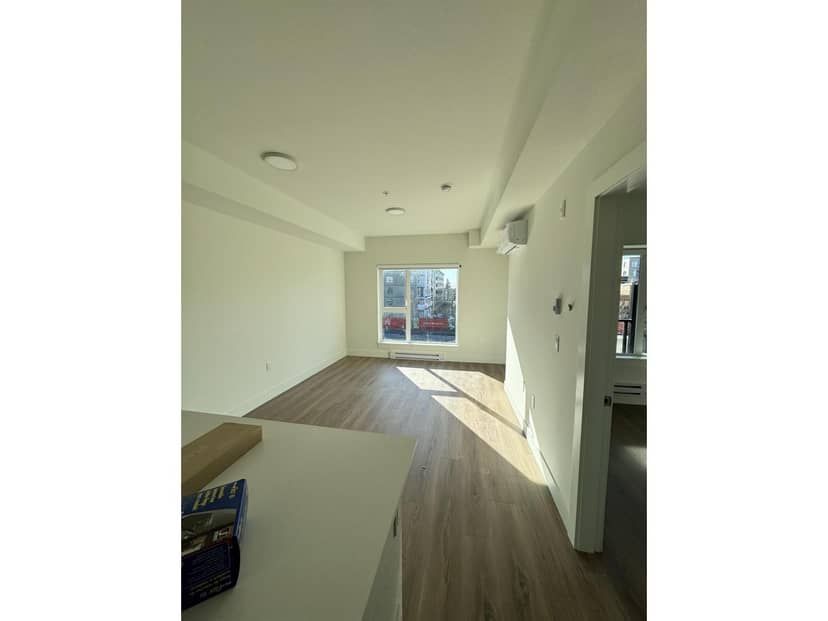 305 15739 FRASER HIGHWAY, Surrey, photo 5