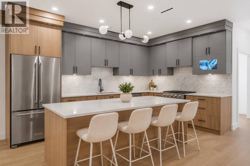 4 6176 ELGIN AVENUE, Burnaby
