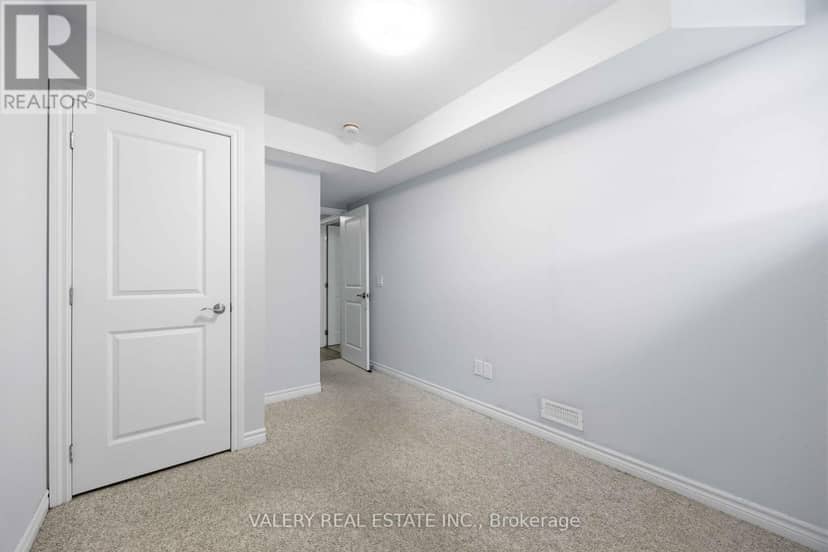 14 - 250 Penetanguishene Road — photo 18 of 31