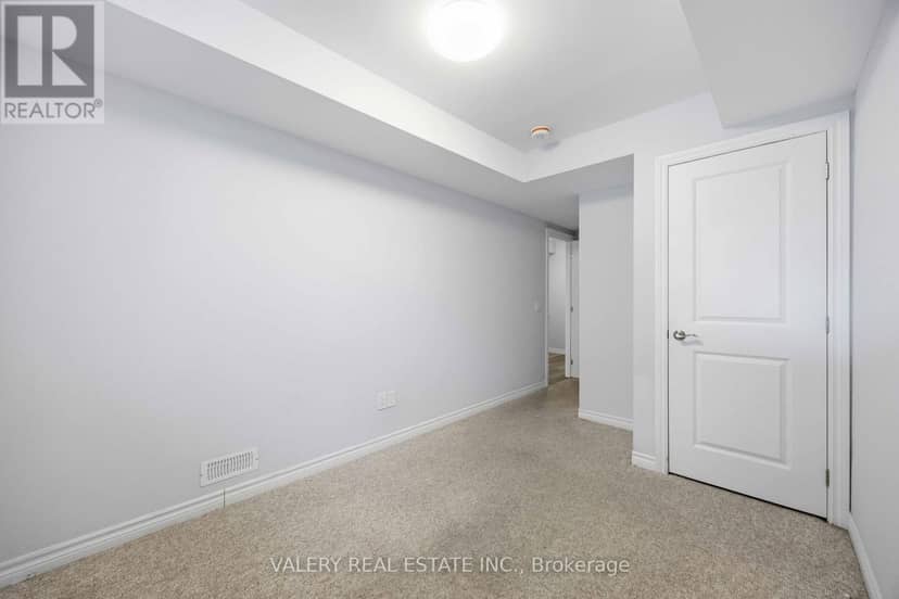14 - 250 Penetanguishene Road — photo 21 of 31