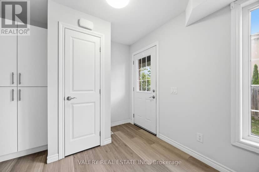 14 - 250 Penetanguishene Road — photo 4 of 31