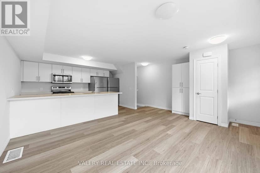 14 - 250 Penetanguishene Road — photo 8 of 31