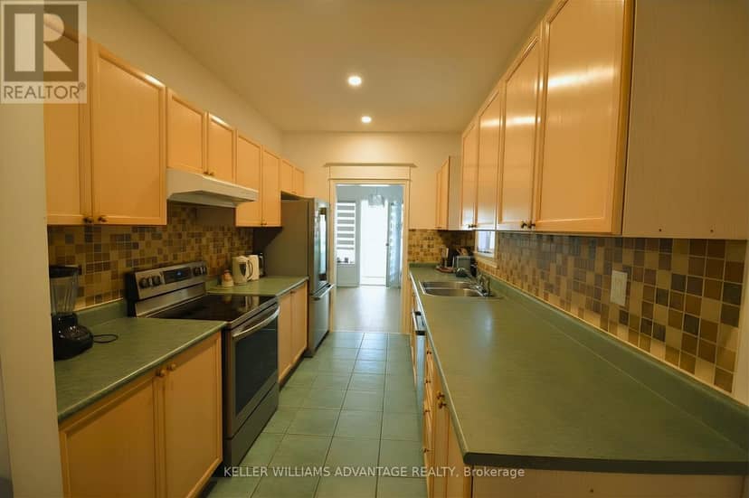 11 - 190 Harding Boulevard — photo 30 of 31