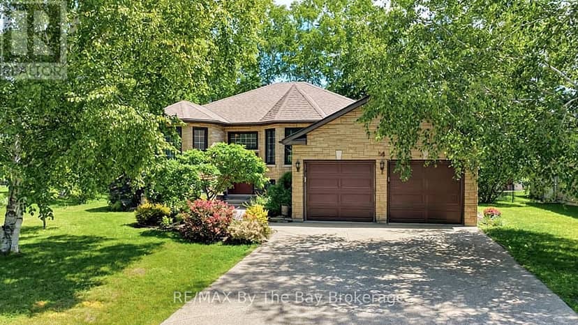 54 Fairway Crescent — photo 1 of 40