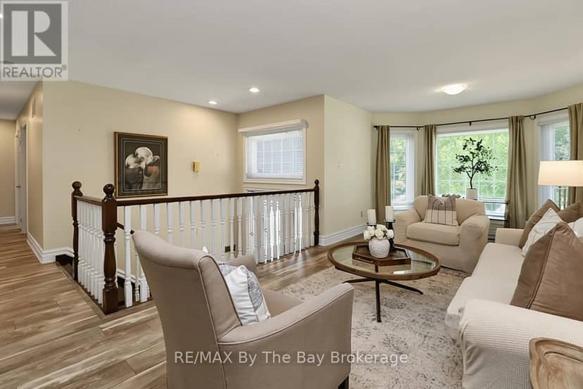 54 Fairway Crescent — photo 11 of 40