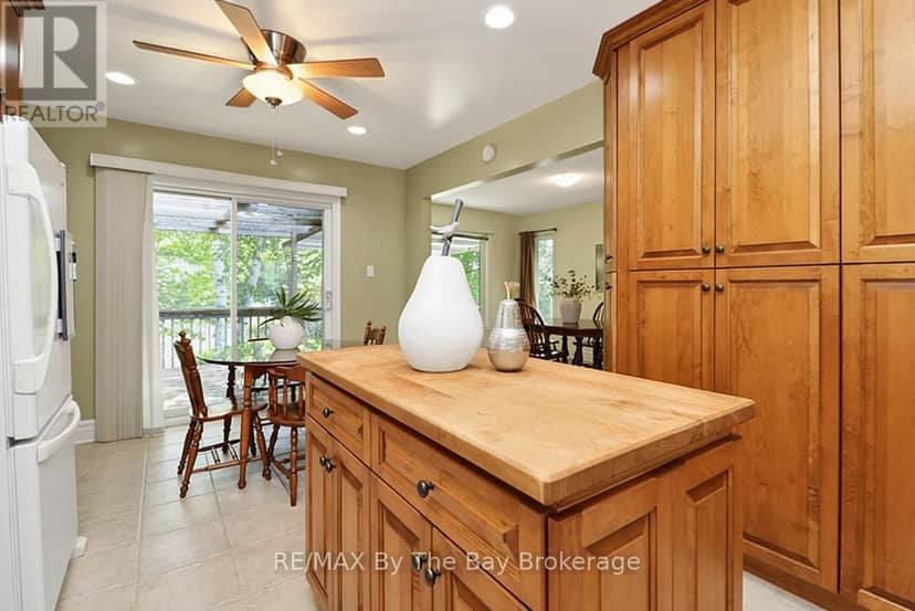 54 Fairway Crescent — photo 14 of 40