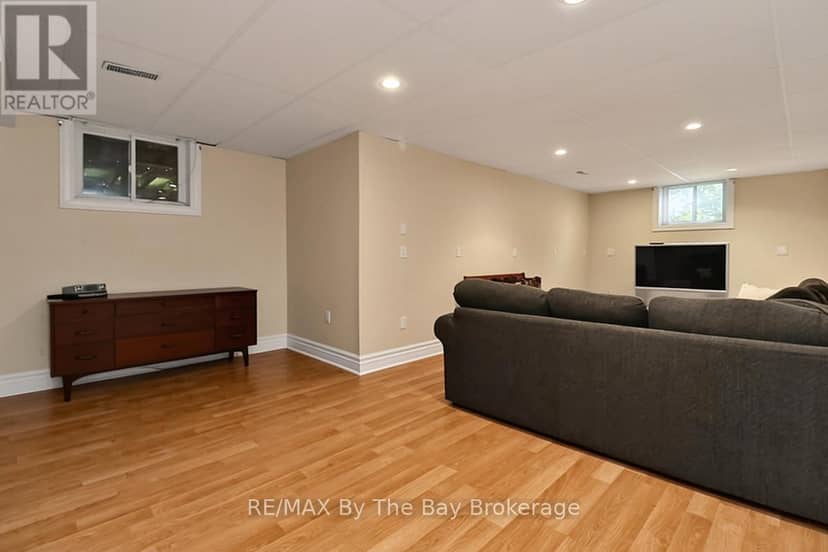 54 Fairway Crescent — photo 34 of 40